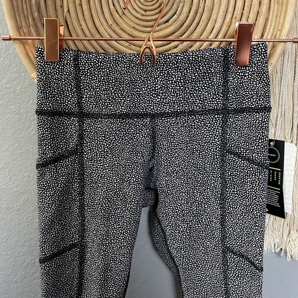 LULULEMON NWT 2 XS Tight Stuff Leggings Pants Fitness Gym workout yoga Pilates - Picture 5 of 12